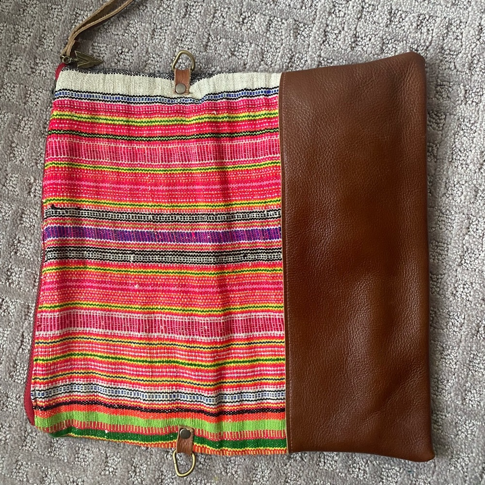Pouch purse. Can be Crossbody or belt bag or clutch!